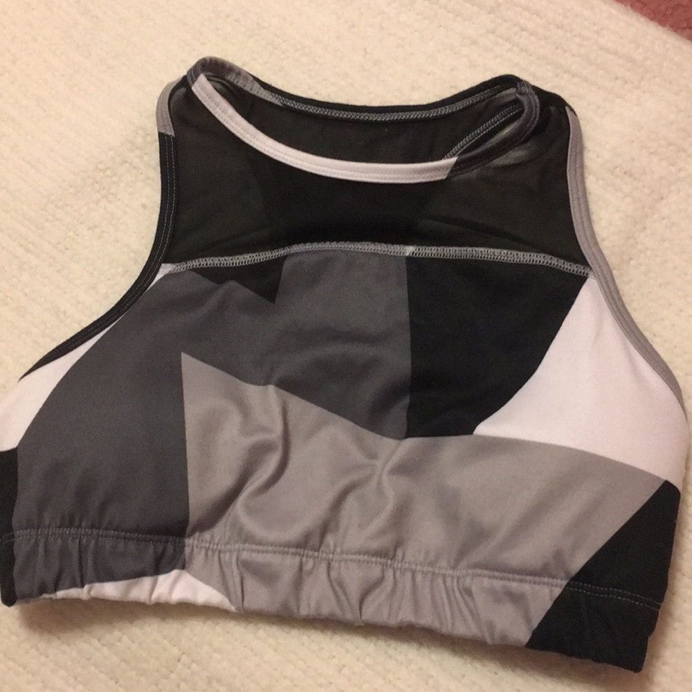Black and white mesh, high neck sports bra!